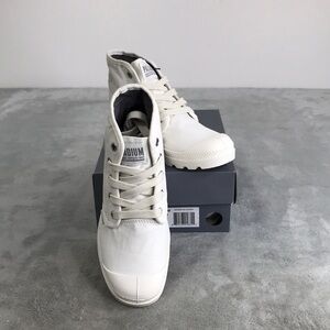 Palladium Women's Pampa Hi Star White Boots New in Box